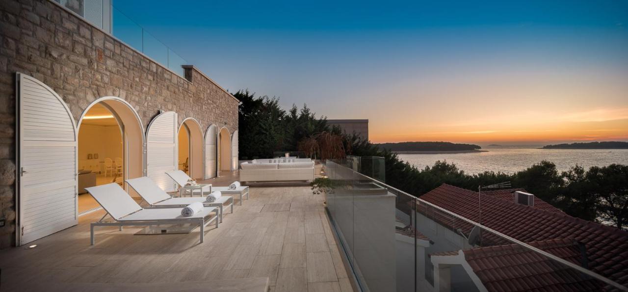 Luxury Seafront Villa Primosten Glamour With Private Pool, Sauna And Gym At The Beach In פרימוסטן מראה חיצוני תמונה